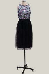 Vestido midi de tul negro sin mangas en forma de A